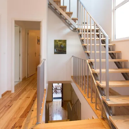 Spacious 3-bedroom Triplex With Terrace In Apartamento Lisboa