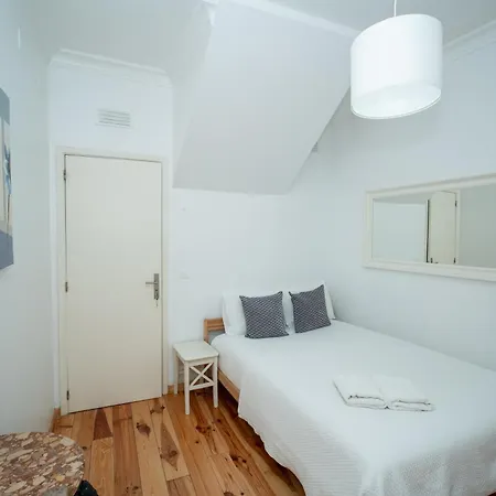 Spacious 3-bedroom Triplex With Terrace In * Lisboa