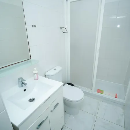 Spacious 3-bedroom Triplex With Terrace In Apartamento