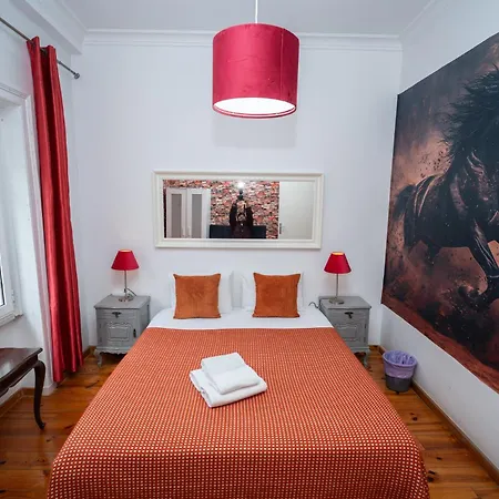 Spacious 3-bedroom Triplex With Terrace In * Lisboa