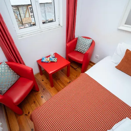 Spacious 3-bedroom Triplex With Terrace In Apartamento *