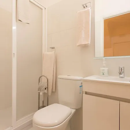 Spacious 3-bedroom Triplex With Terrace In Appartamento Lisbona