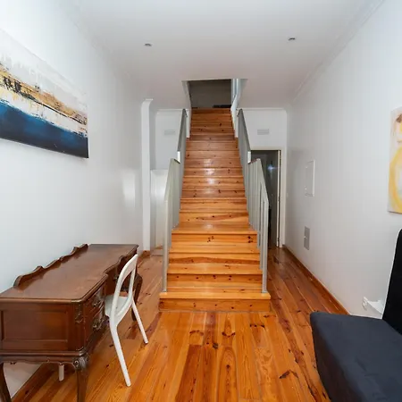 Spacious 3-bedroom Triplex With Terrace In