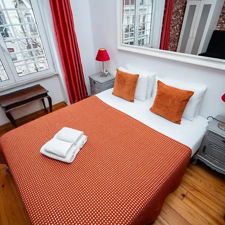 Spacious 3-bedroom Triplex With Terrace In Appartamento Lisbona
